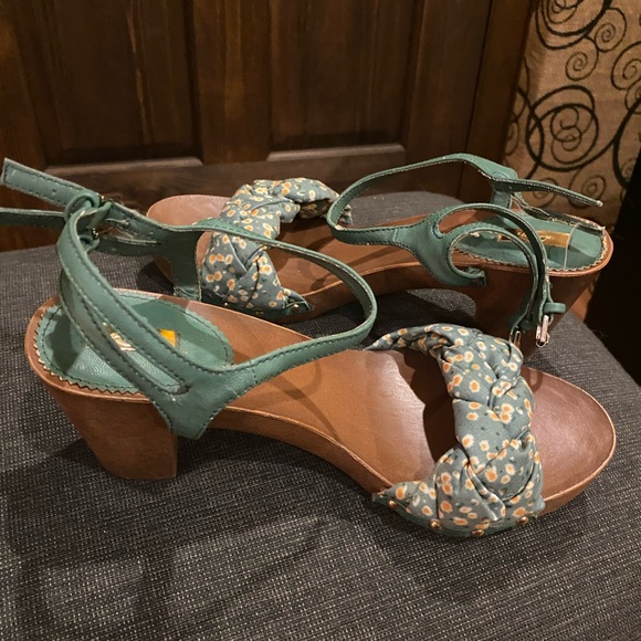Stradivarius wooden clog sandals - Picture 3 of 6